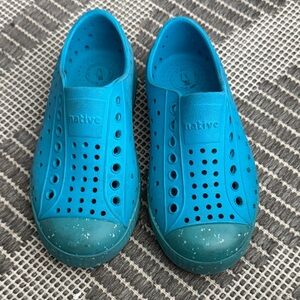 Native Kids Water Shoes in Vibrant Blue